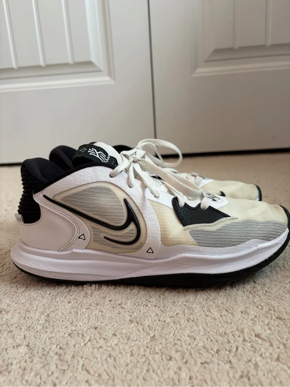 Nike Kyrie 5 Low Men's Size 7 Black White Swoosh DO9617-100